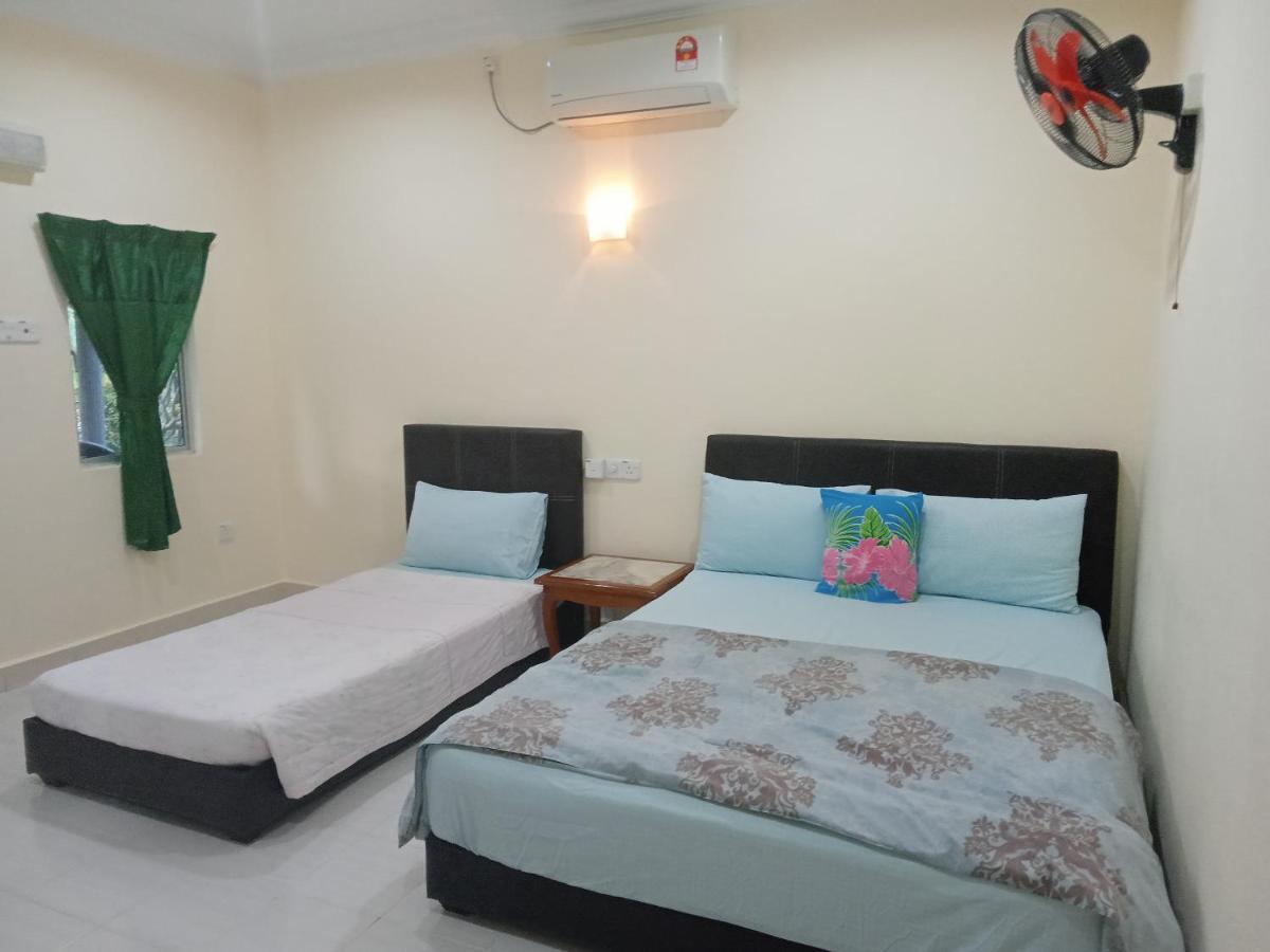 Motel Aurora Damai Пантай-Сенанг Экстерьер фото